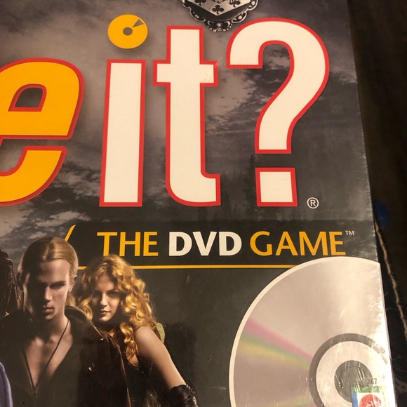 Twilight Scene It? The DVD Game Trivia Game (NEW) - Picture 2 of 14